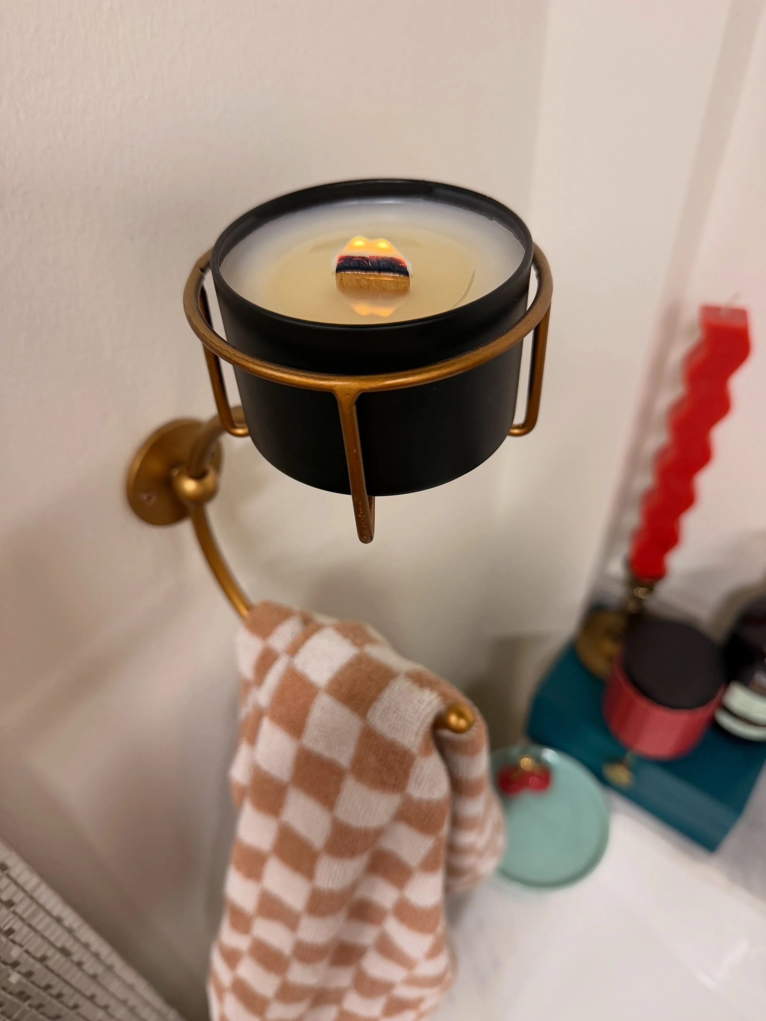 Burning &bull;sacred pages&bull; in my suite today! 

This candle is inspired by a long time favorite of mine &ldquo;Gucci Belt&rdquo; iykyk 

Notes of sweet vanilla + leather 🤍🤎