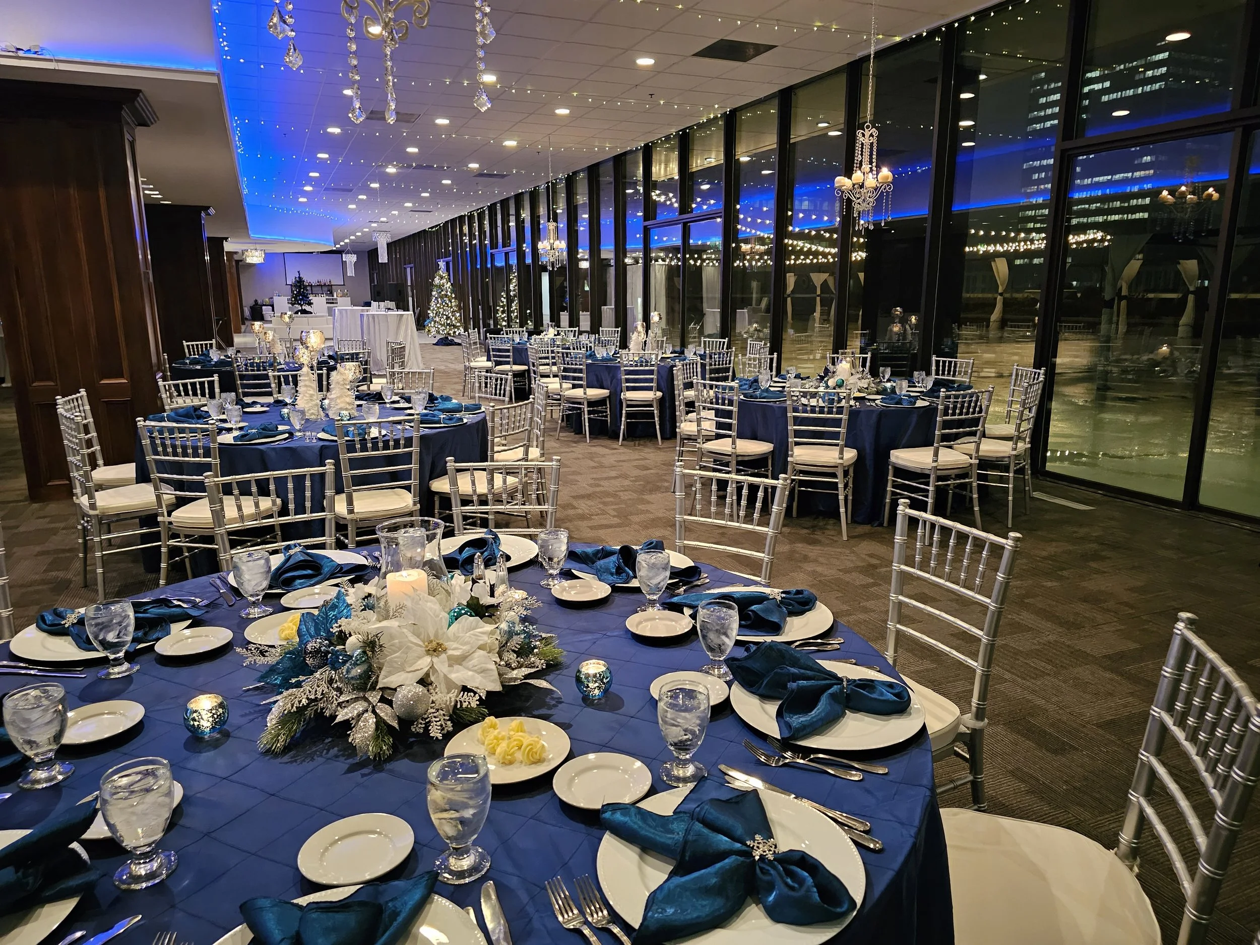 Winter corporate dinner at JPS Events at Regions Tower, featuring custom snowflake centerpieces by our in-house floral team, full-service catering settings, and zero late-out fees in downtown Indianapolis.