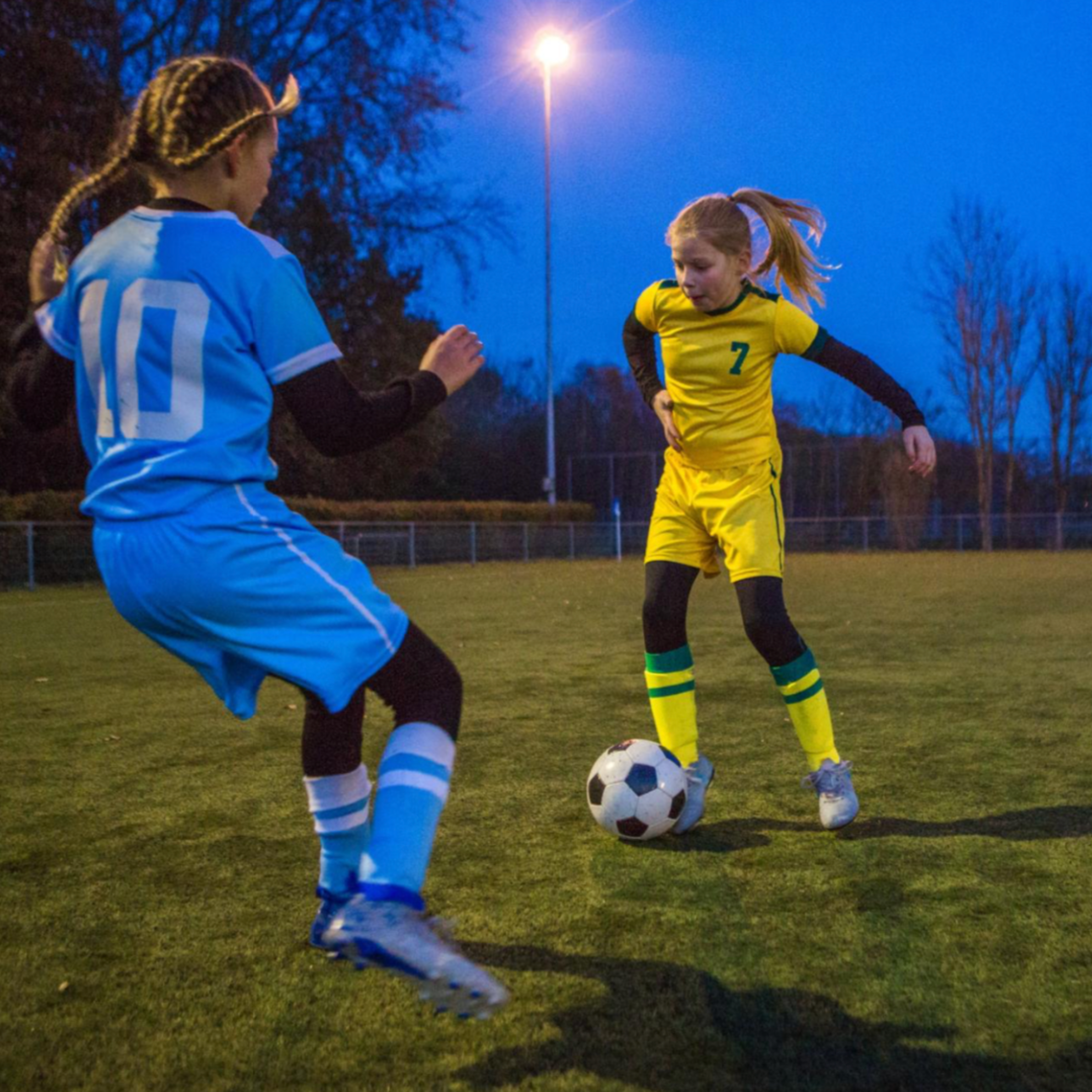 GIRLS  &  WOMEN'S FOOTBALL