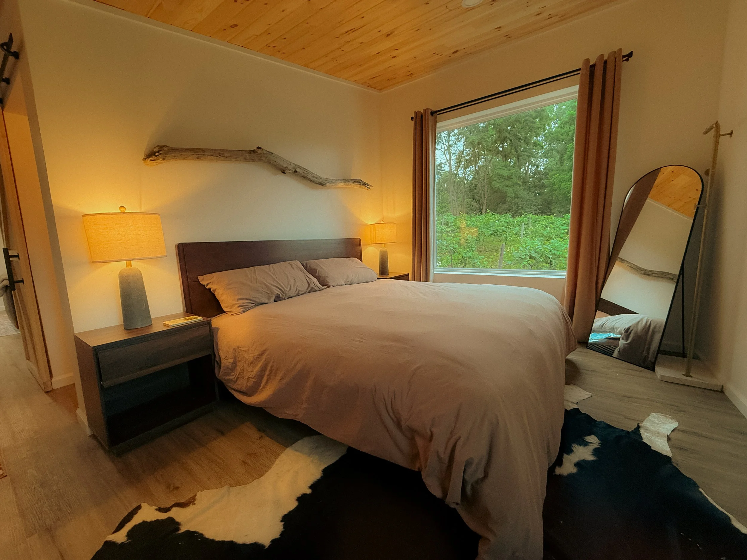 Lotus_bedroom1.jpg