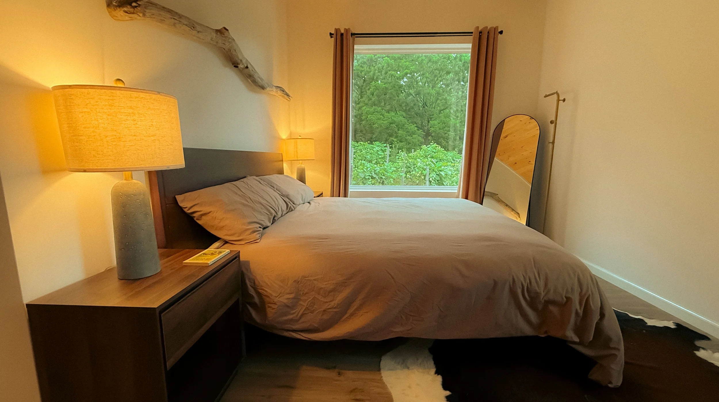 Lotusbedroom2.jpg
