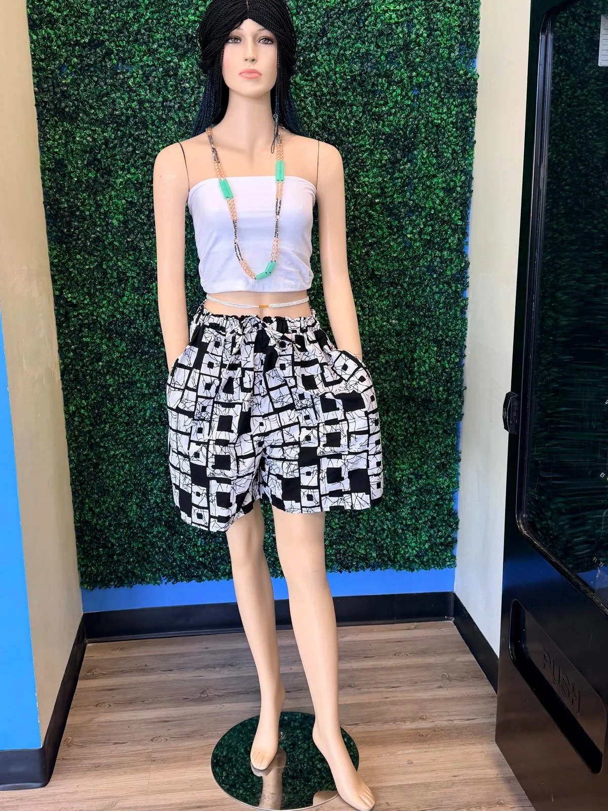 Geometric Elegance Women's Shorts