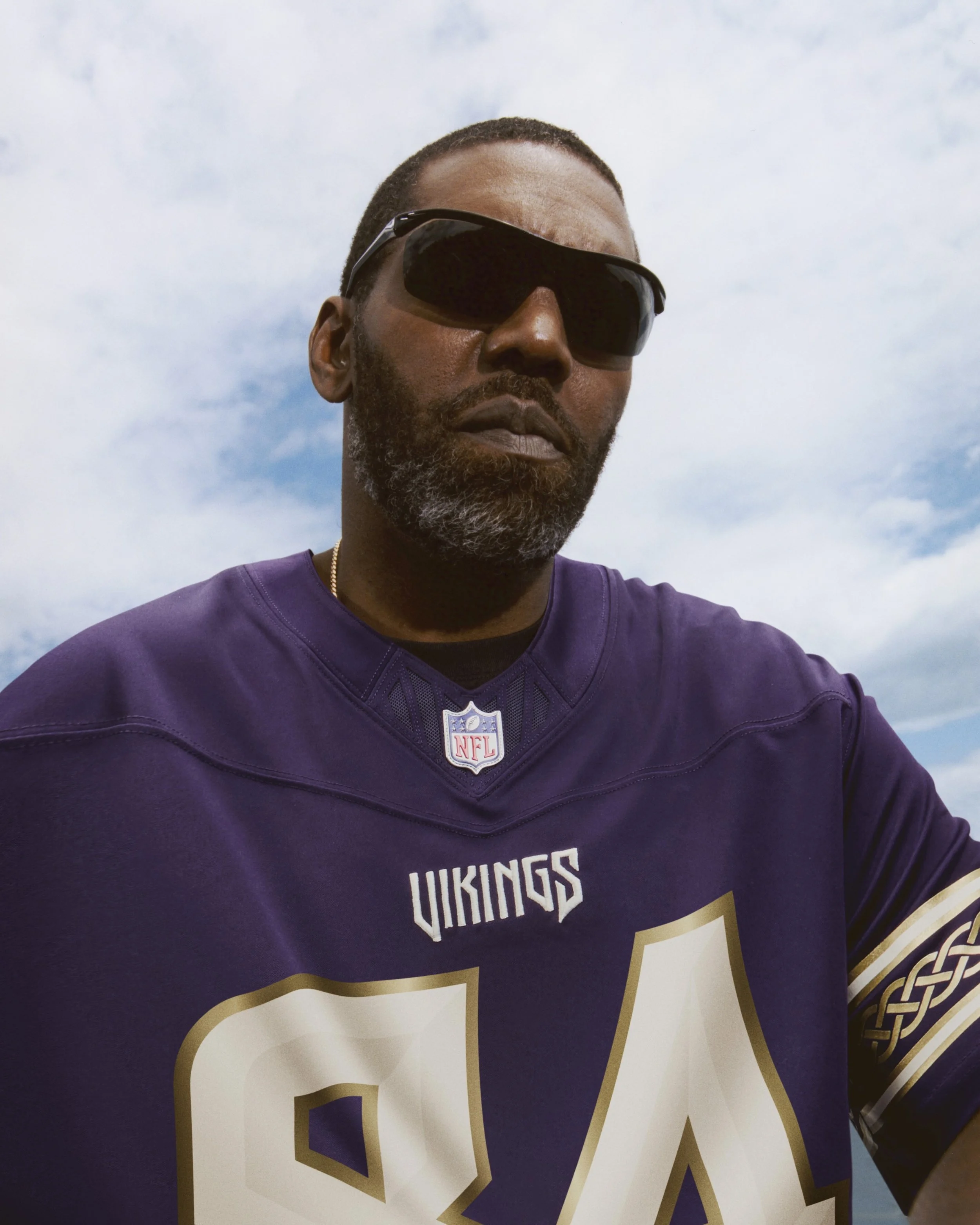 002_fa26-nfl-rivalries-tg-vikings-randymoss-4x5.jpg