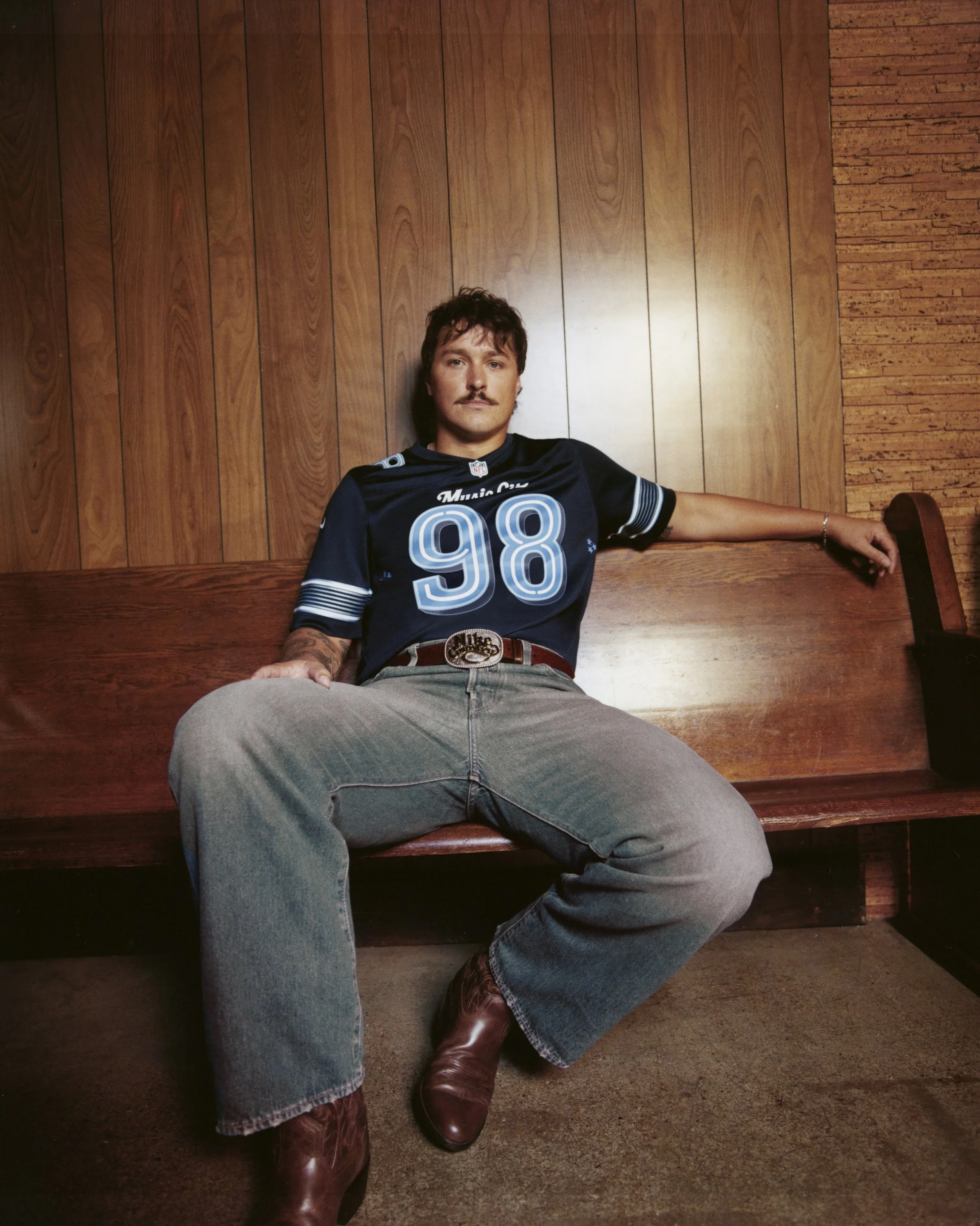 003_fa26-nfl-rivalries-tg-titans-fan-4x5.jpg