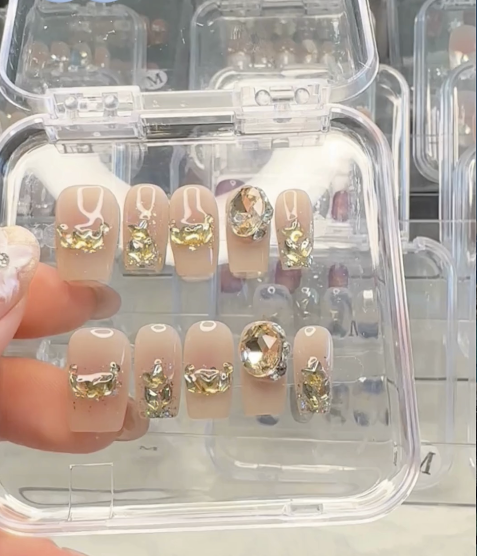 Gilded Princess Press On Nails in Size Medium