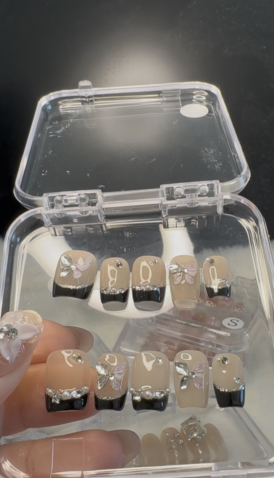 Bow Tie Press On Nails in Size Medium