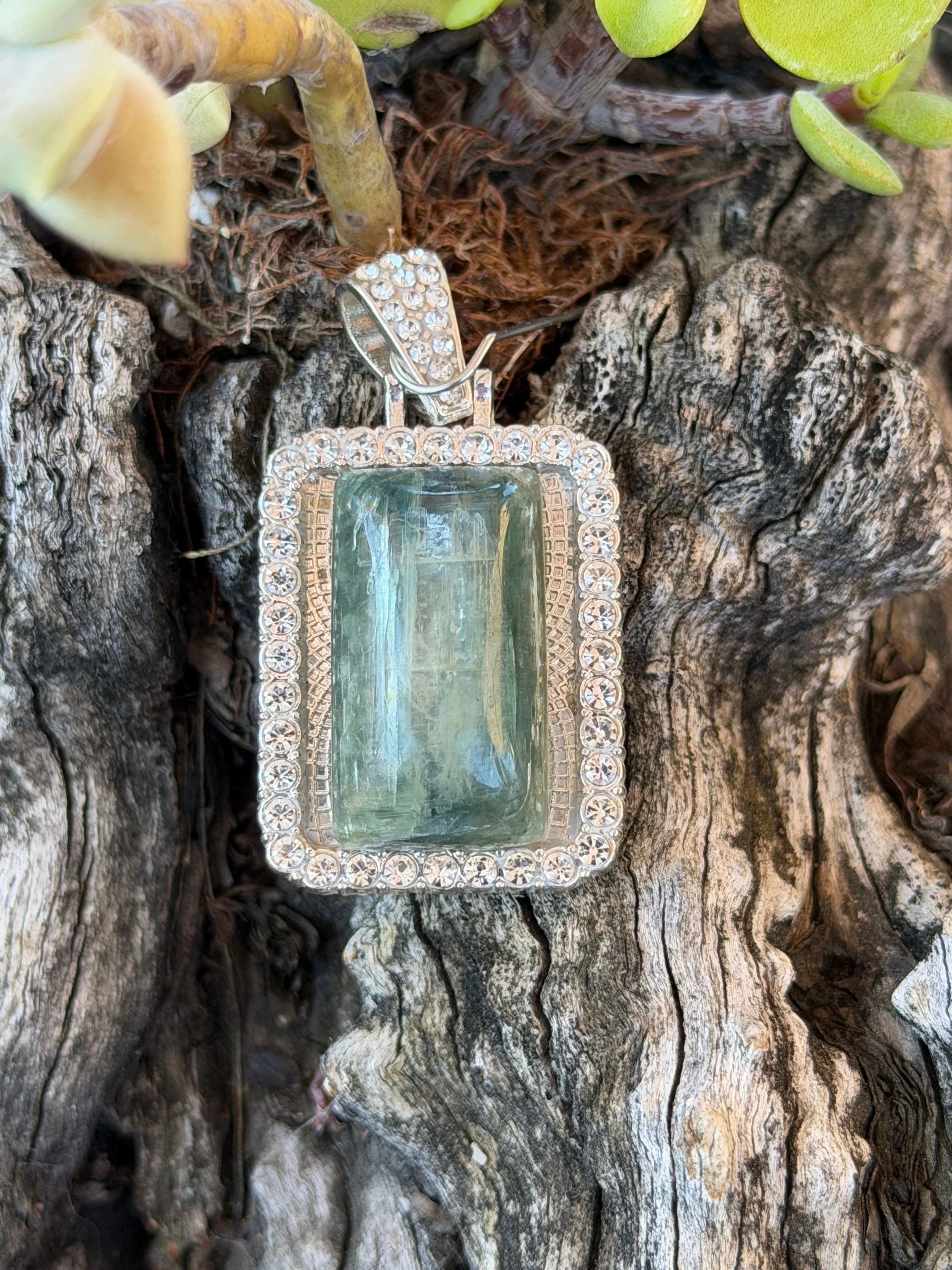 Green_Kyanite_and_crystal_pendant.jpg