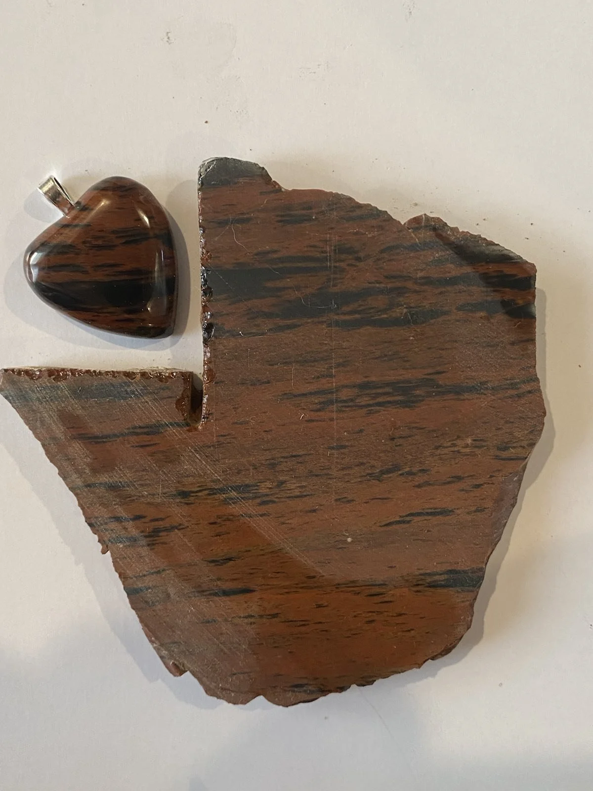 Polished gemstone displayed on natural wood, part of the Mystical Gemstones collection at La Esquinas.
