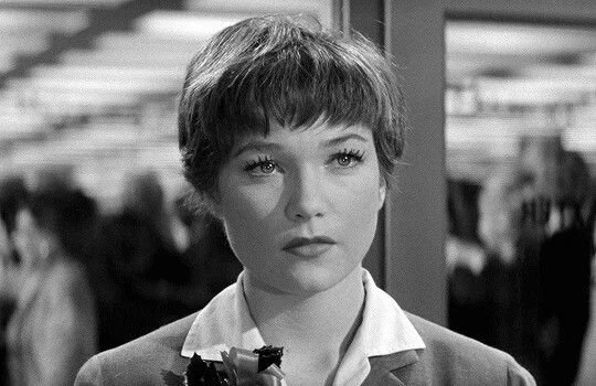 Shirley MacLaine in The Apartment (1960).jpeg