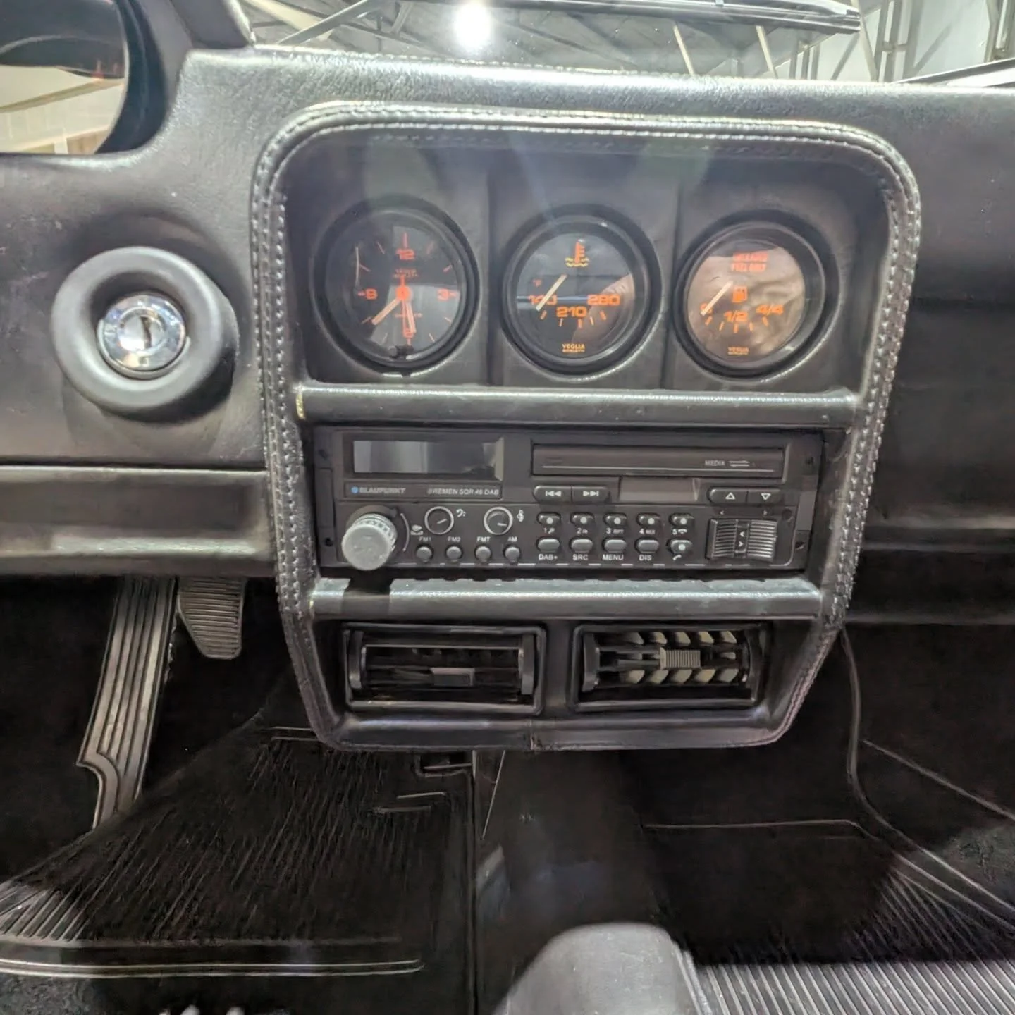 Replacing the cheap pioneer head unit and radio shack 😂 power antenna 😄 Wow haven't seen anything from radio shack in over 30 years. Who in the hell did this 🙄. Upgraded to the new Blaupunkt Bemen retro stereo . Love this head unit. Looks like a c