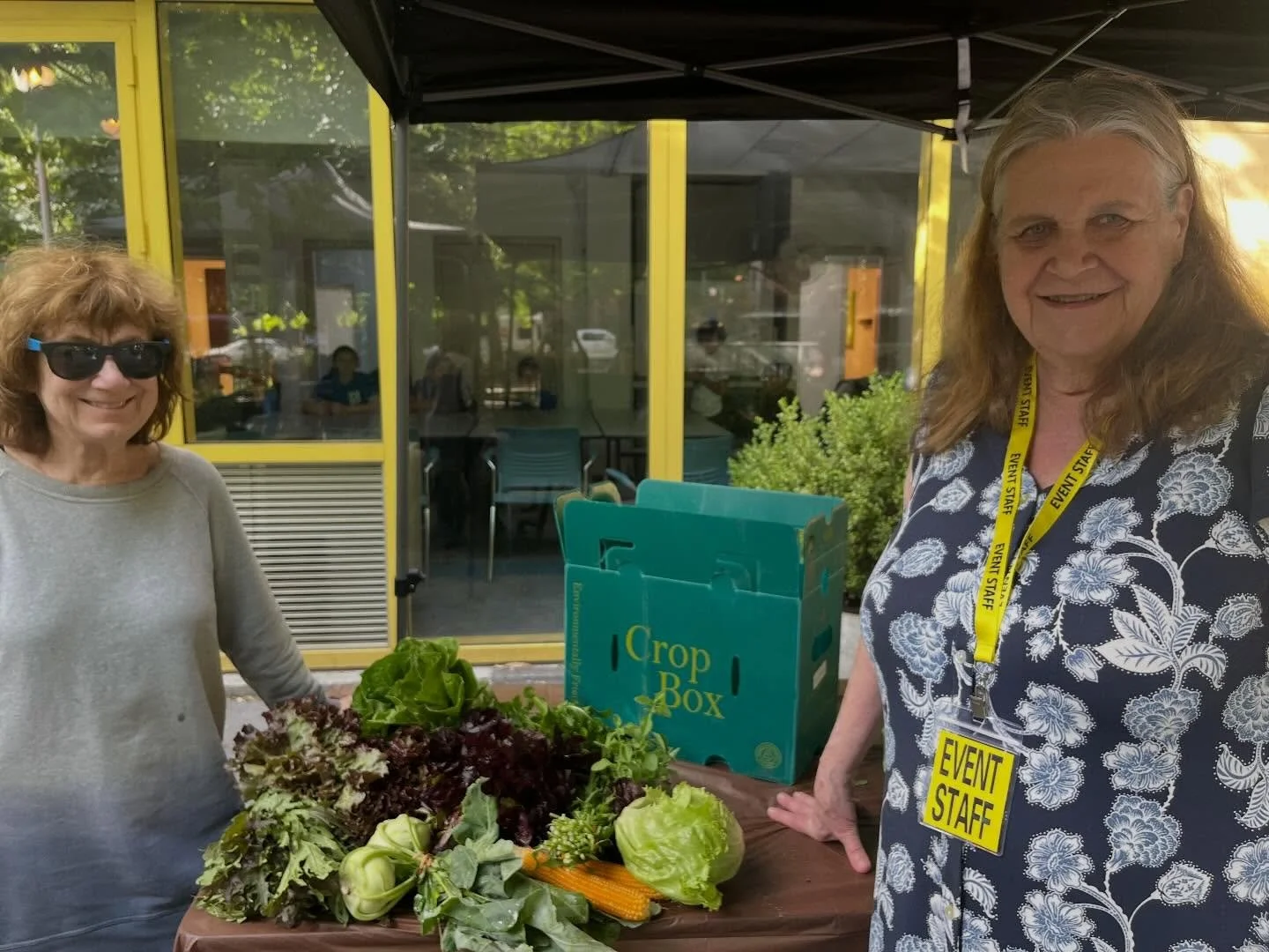 The second week of the CSA is well underway 🌱🌱Due to nice weather we&rsquo;re set up outside and here are some of our first volunteers of the season. Don&rsquo;t forget to sign up for your shift!
#chelseacsa