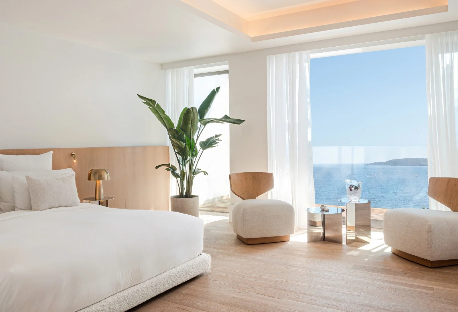 02-grecotel-the-roc-club-rooms-and-suites.jpg