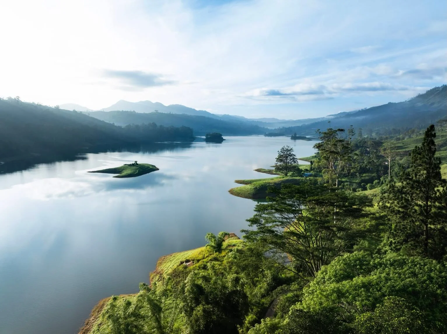 The Resplendent Sri Lanka Journey
6-Nights getaway

Experience a Journey in the Resplendent Island of Sri Lanka - an Island so diverse, with great history, beautiful landscapes, amazing wildlife, rich culture &amp; traditions, pristine beaches and ho