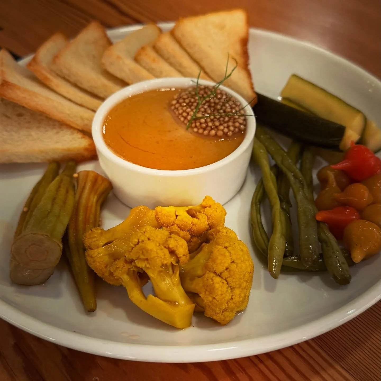 Mushroom p&acirc;t&eacute; with pickled green beans, okra, zucchini, cauliflower + biquinho peppers 
🫦 Half-off appetizers every Thursday at the bar