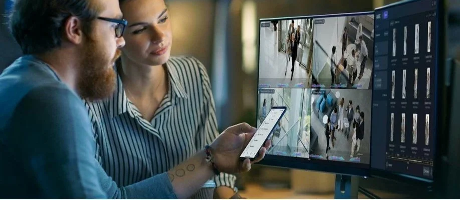 Video y control de acceso unificados.
Verifique cada evento de acceso, cuándo y dónde ocurre con lectores potentes e interoperables, cámaras y software nativo en la nube.