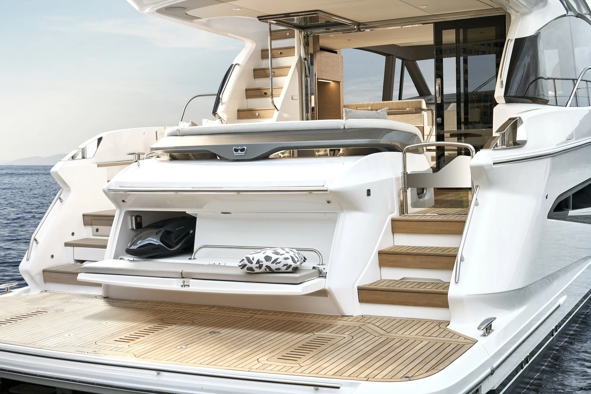 Princess_F58-exterior-transom-with-optional-seat-white-hull.jpg