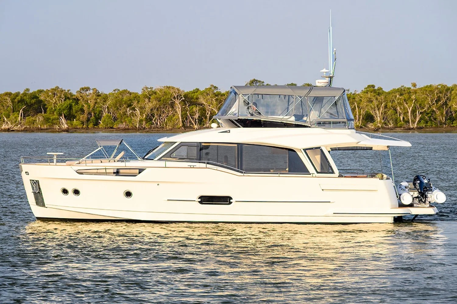 2014 Greenline 48 Fly