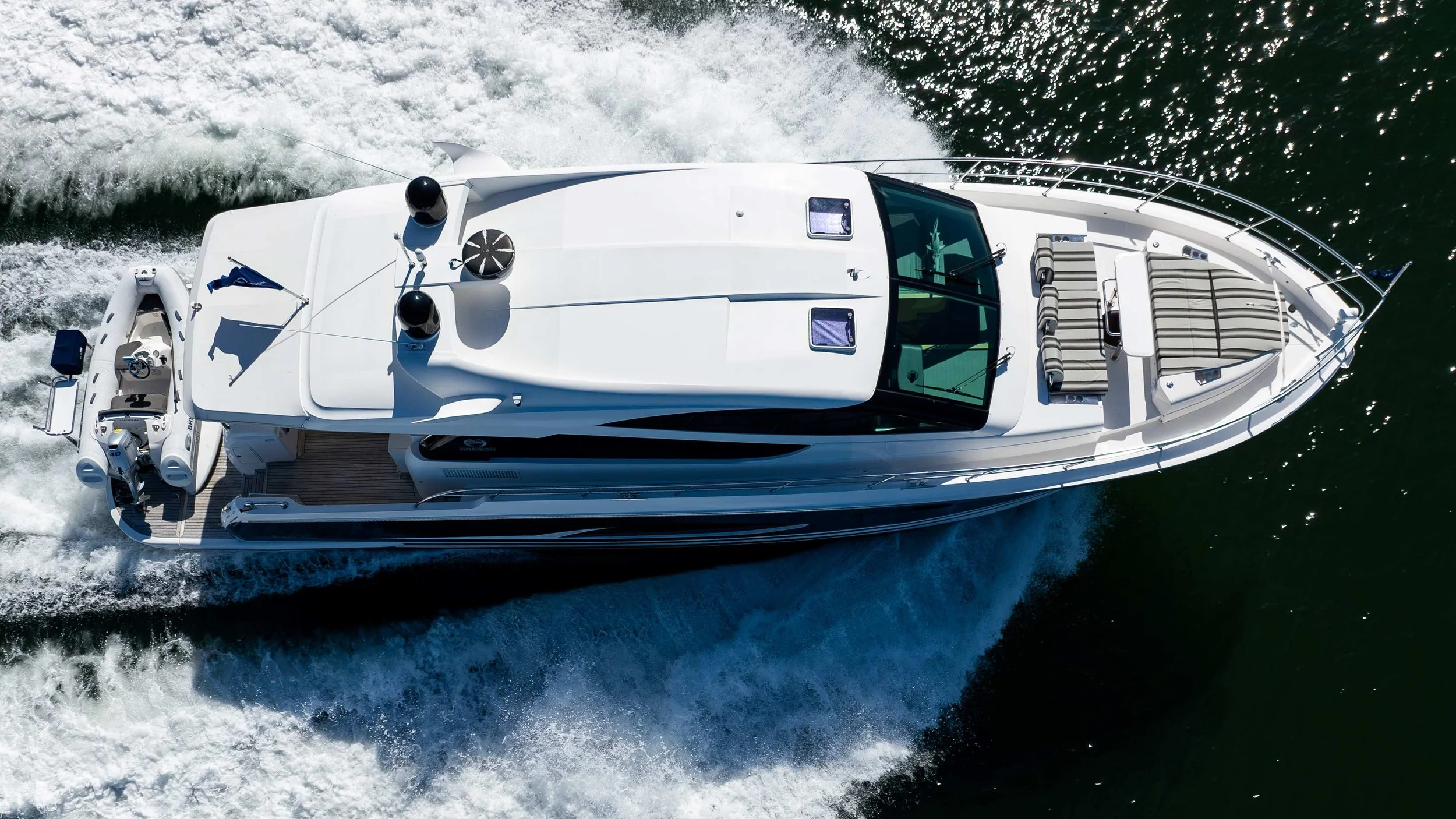 4.HorizonE56XO-MagnumRunning RESIZED--2.jpg