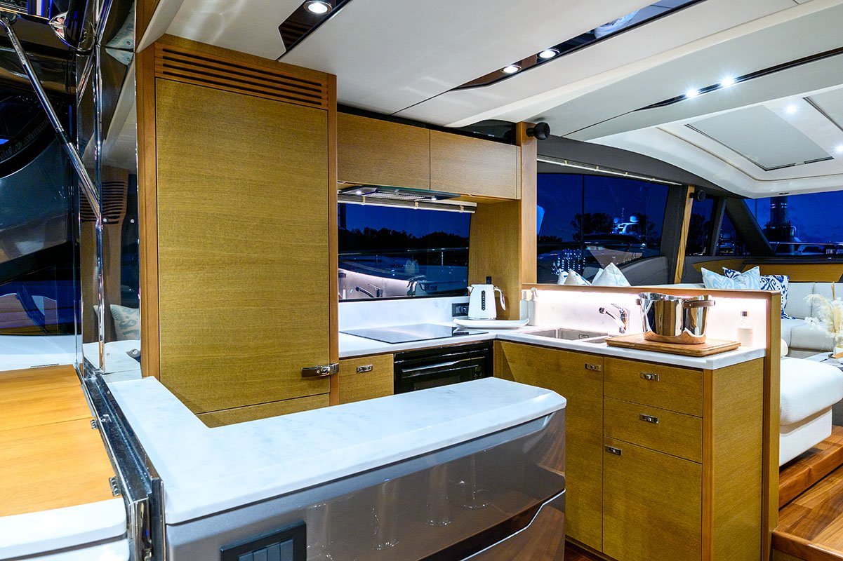 Princess_Yachts_V65_SOLIS_5532.jpg