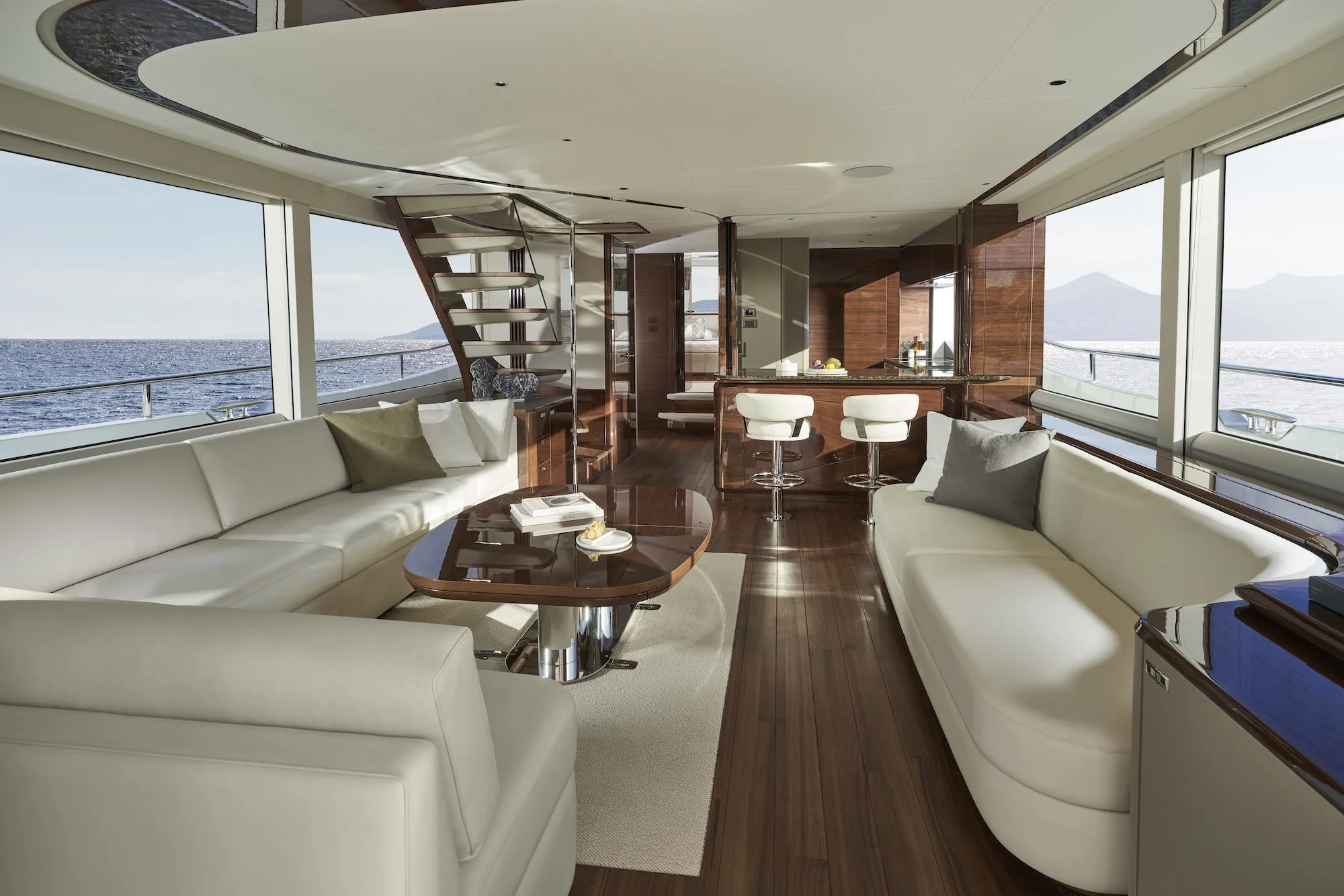 Princess_Yachts_X80-interior-saloon.jpg