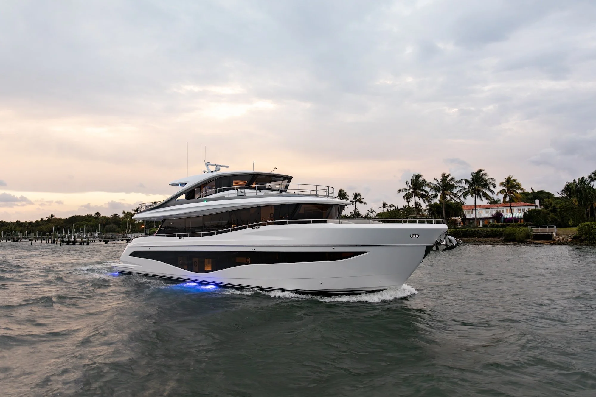 Princess_Yachts_X80-exterior-lifestyle-19.jpg