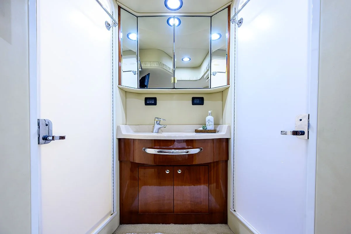 2002 Sea Ray 540 Cockpit_1344.jpg