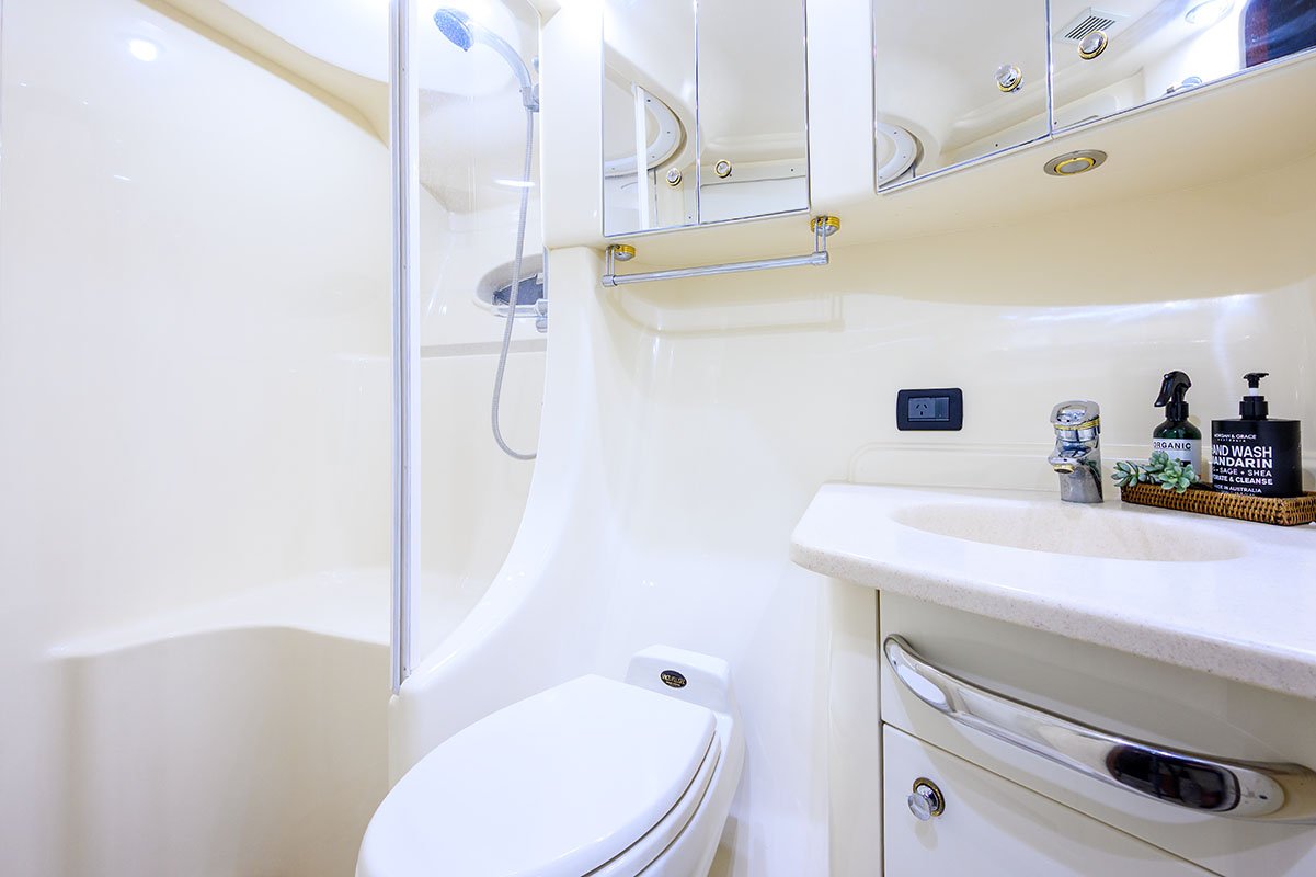 2002 Sea Ray 540 Cockpit_1350.jpg