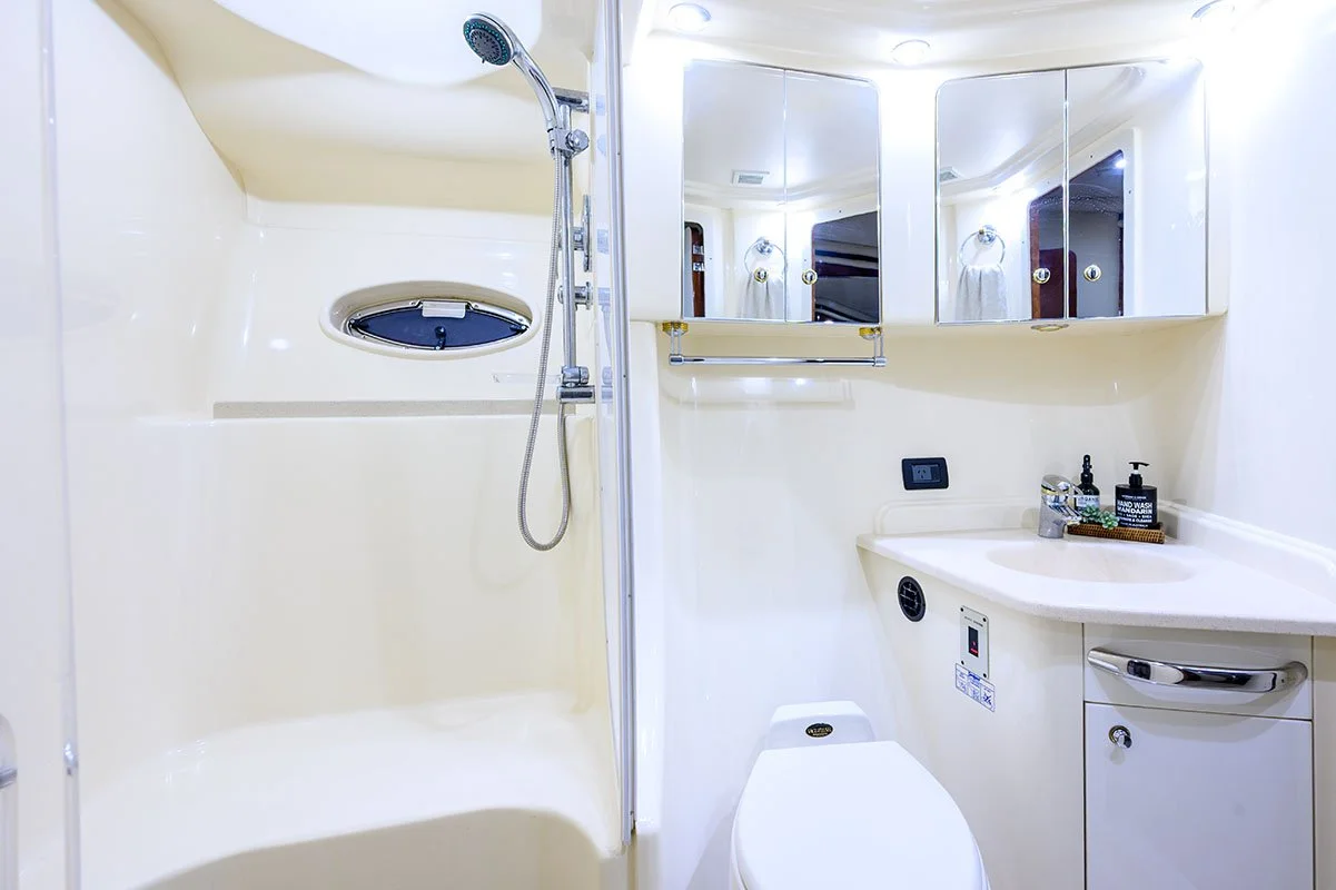 2002 Sea Ray 540 Cockpit_1351.jpg
