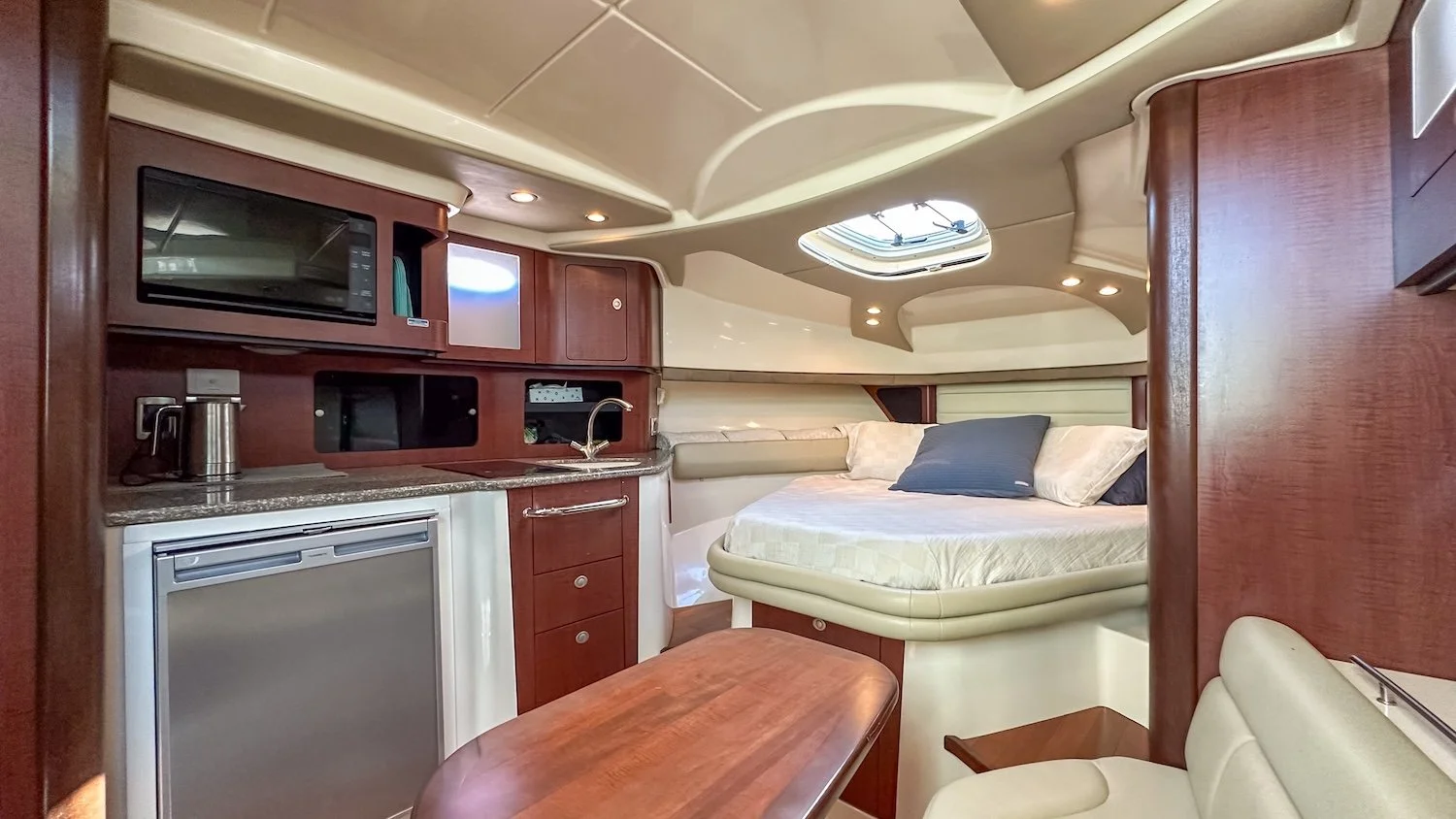2009_Boston_Whaler_345_3339.jpg