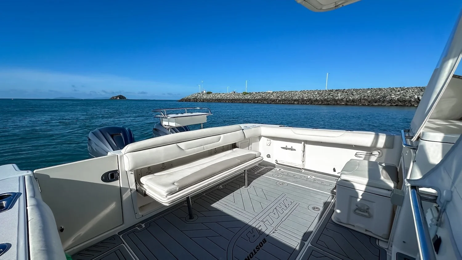 2009_Boston_Whaler_345_3356.jpg