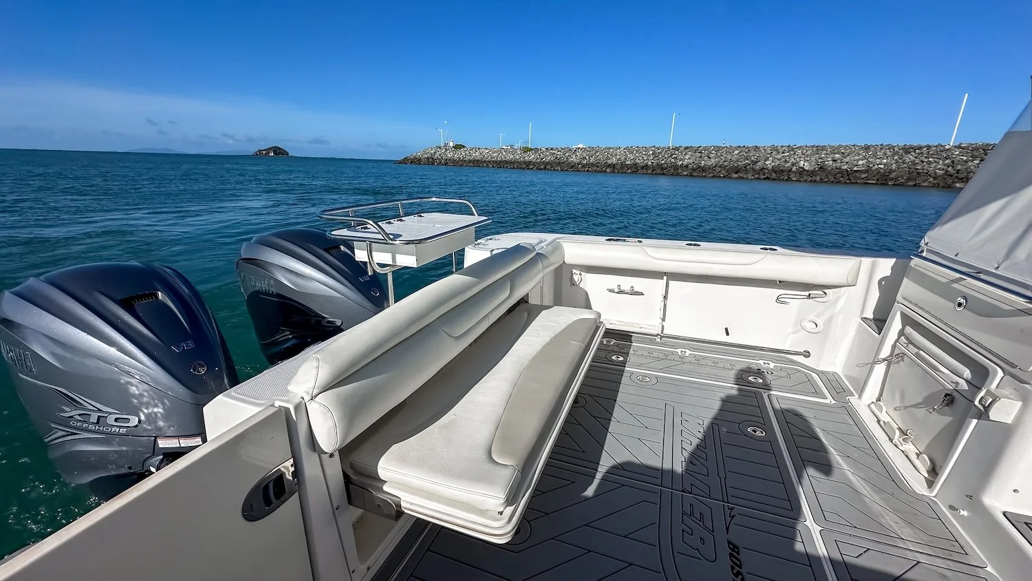 2009_Boston_Whaler_345_3360.jpg