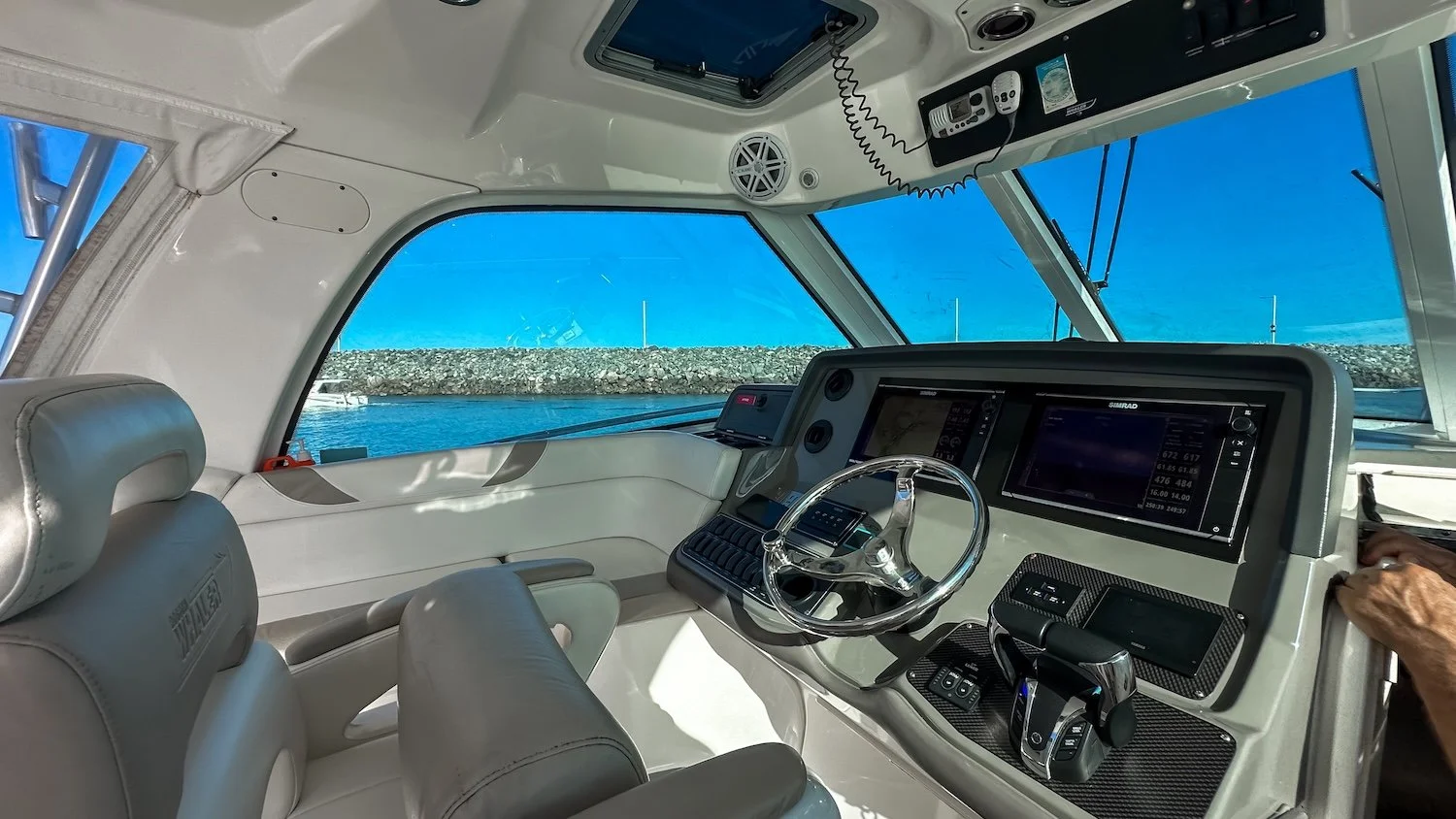 2009_Boston_Whaler_345_3367.jpg