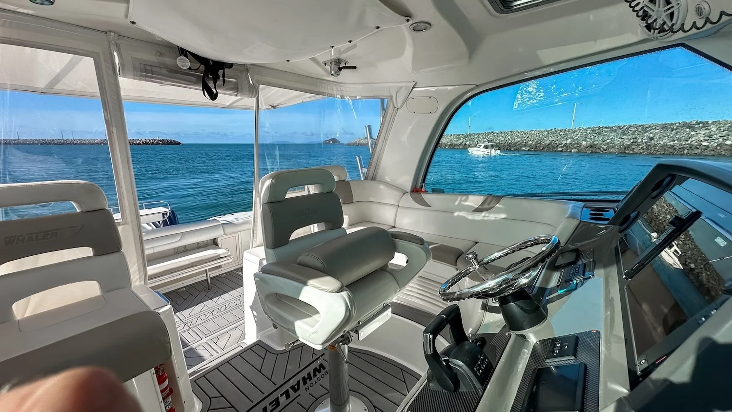 2009_Boston_Whaler_345_3368.jpg