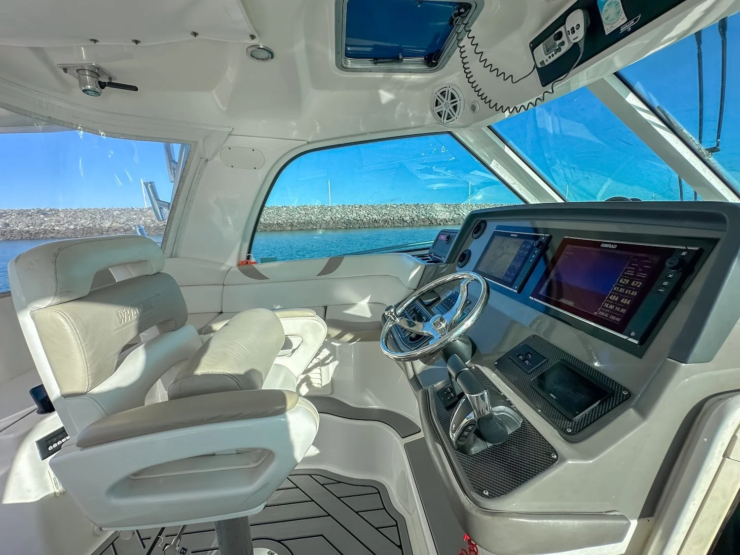 2009_Boston_Whaler_345-1-5.jpg