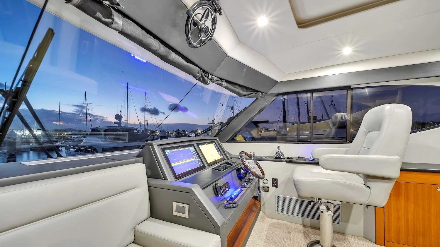 2016_Maritimo_M51-15.jpg