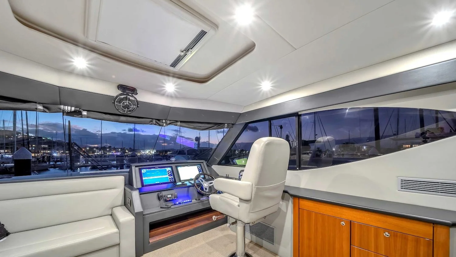 2016_Maritimo_M51-16.jpg