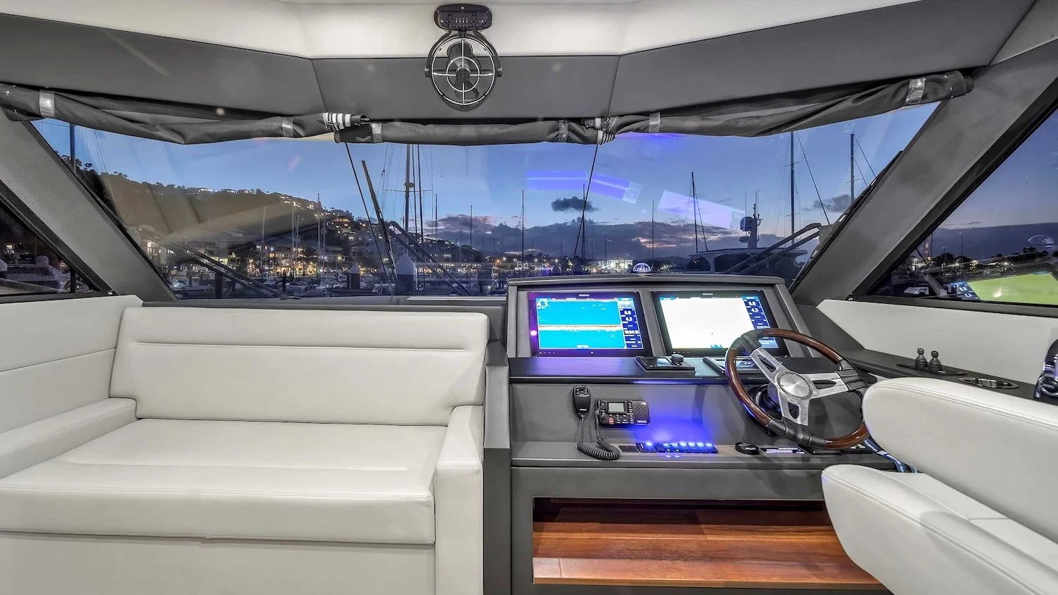 2016_Maritimo_M51-17.jpg