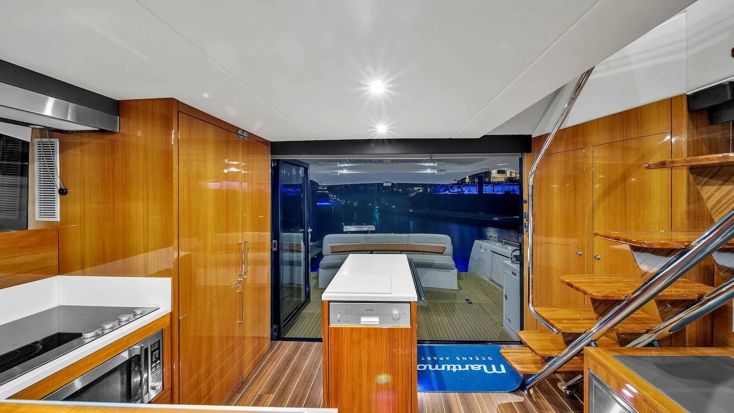 2016_Maritimo_M51-29.jpg