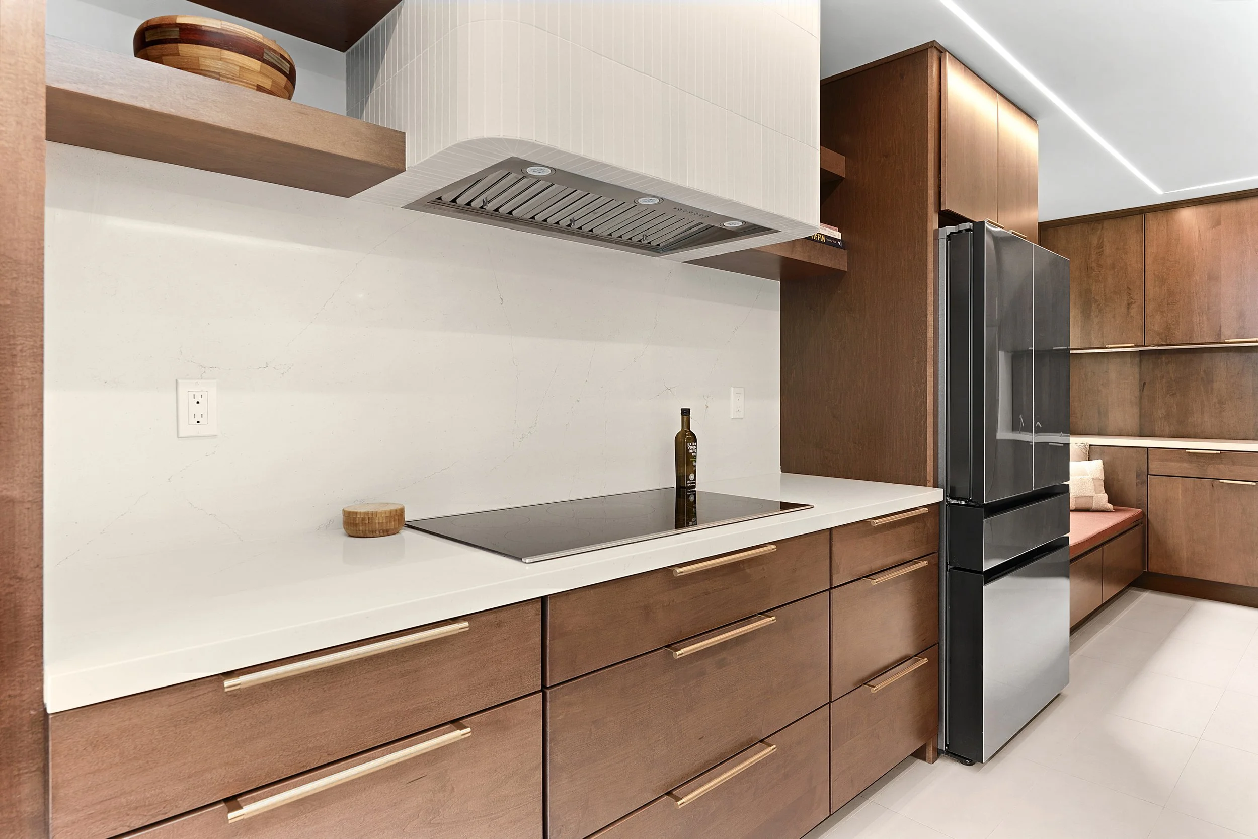 kitchen-curved-range-hood-bedrosians-sahara-tile-la-jolla.jpg