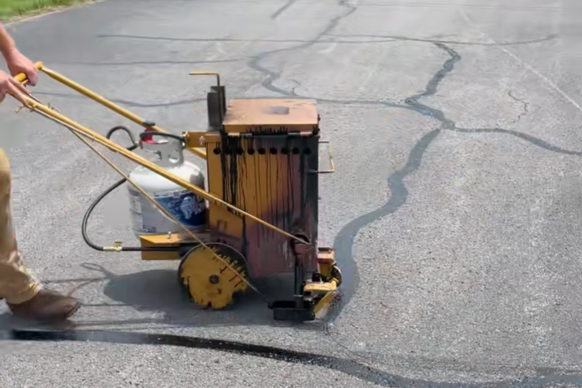 Asphalt crack filling in Gardiner NY preventing water damage