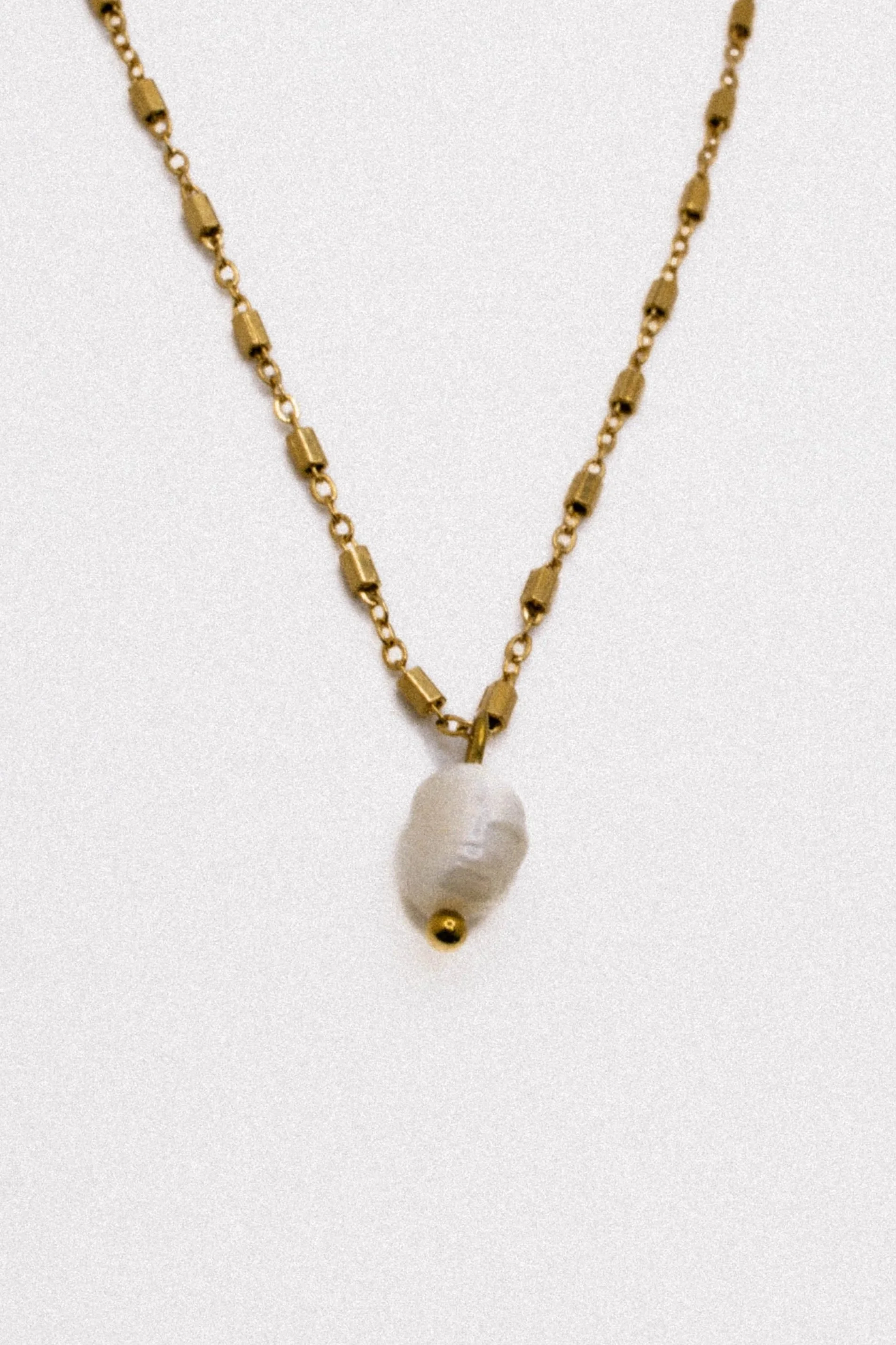 Column Pearl Drop Necklace
