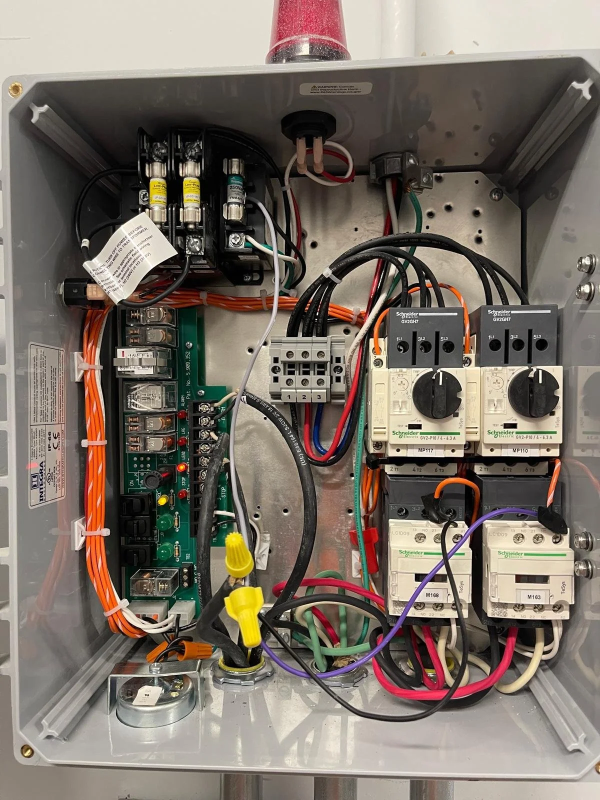 Instalation de Contactores de Bombas de Agua