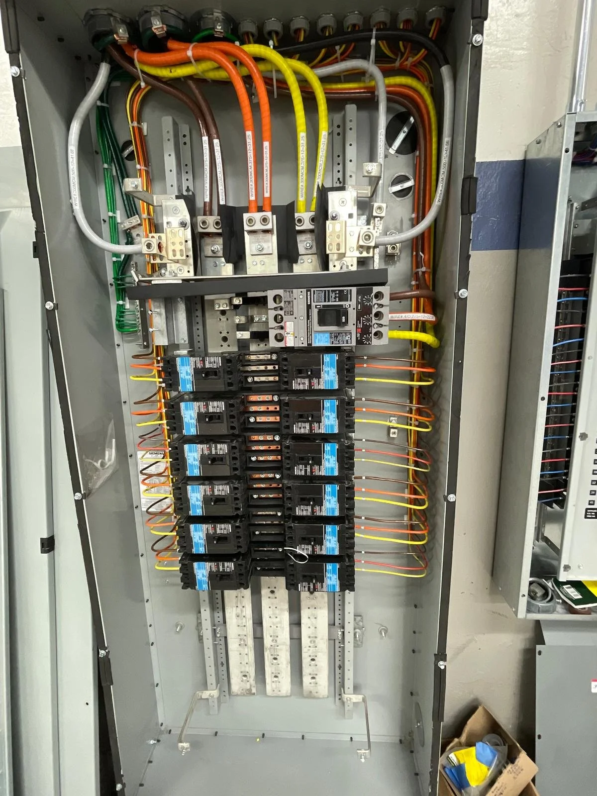 Installation de Paneles Electricos