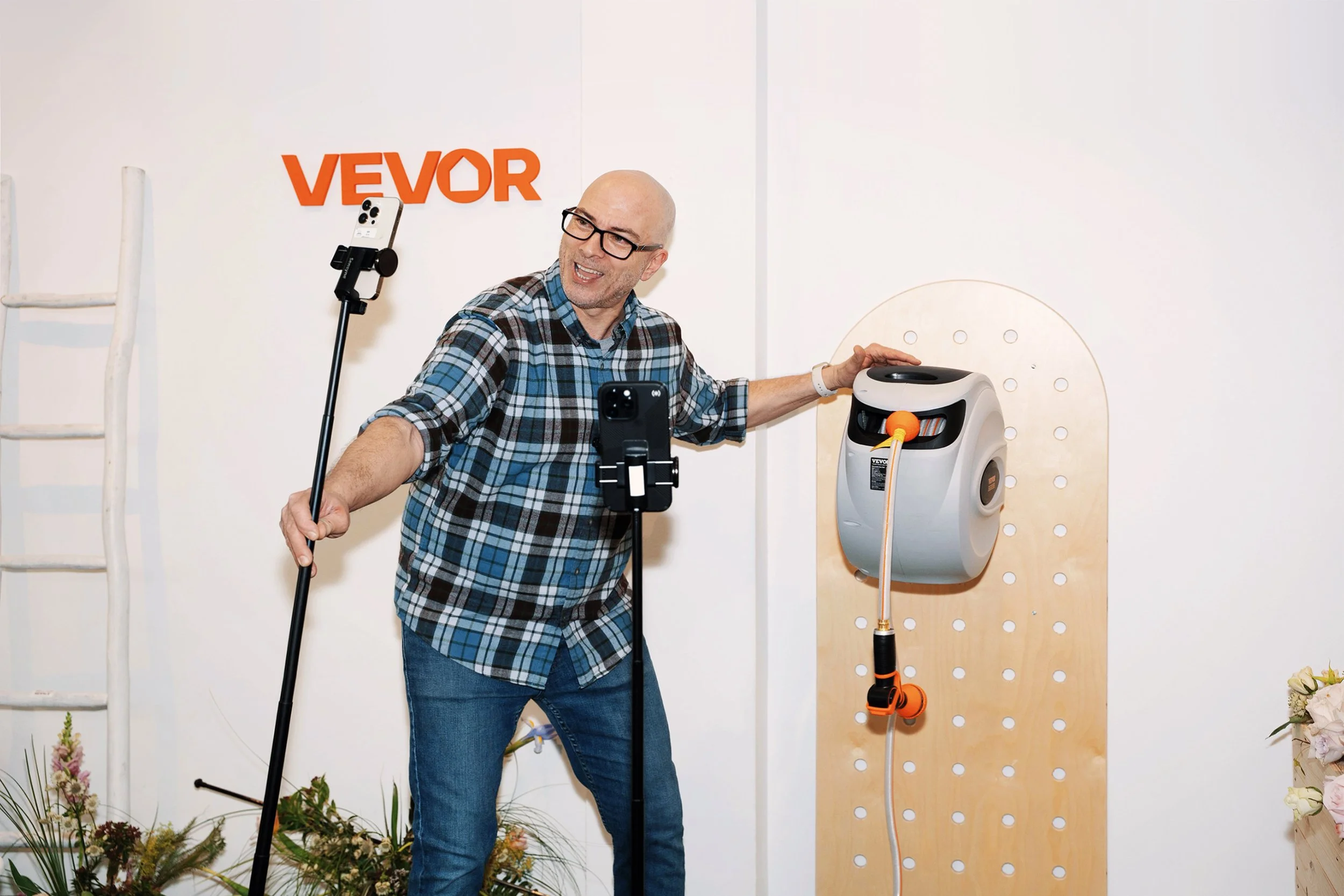 A talent livestreaming for Vevor at TikTok Super Wish Season pop-up event by experiential production agency ANG Concept.