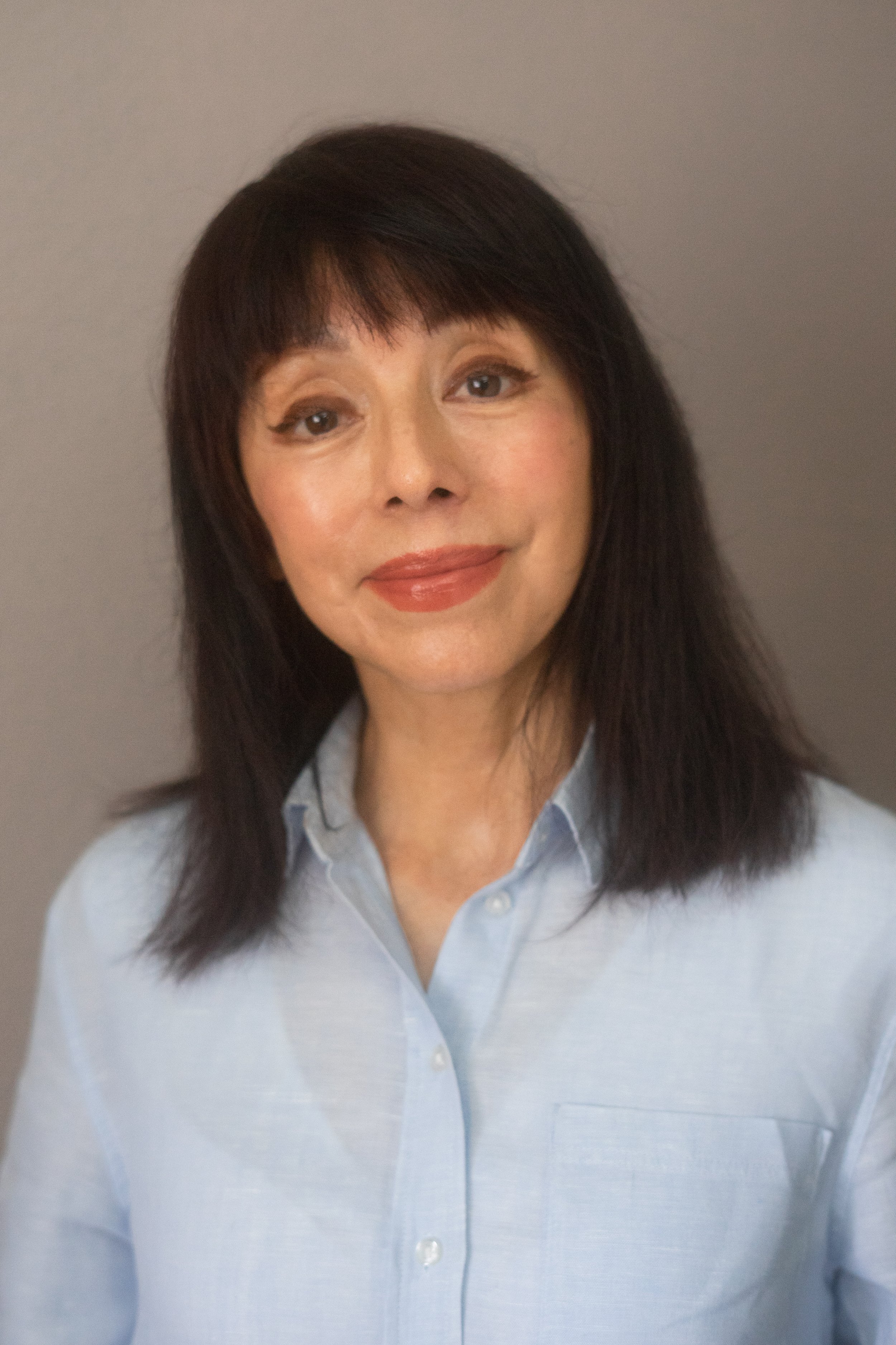 Portrait of Yoli Simons, offering specialized clinical hypnotherapy for ADD, ADHD, Autism, and TBI in Provo Utah.
