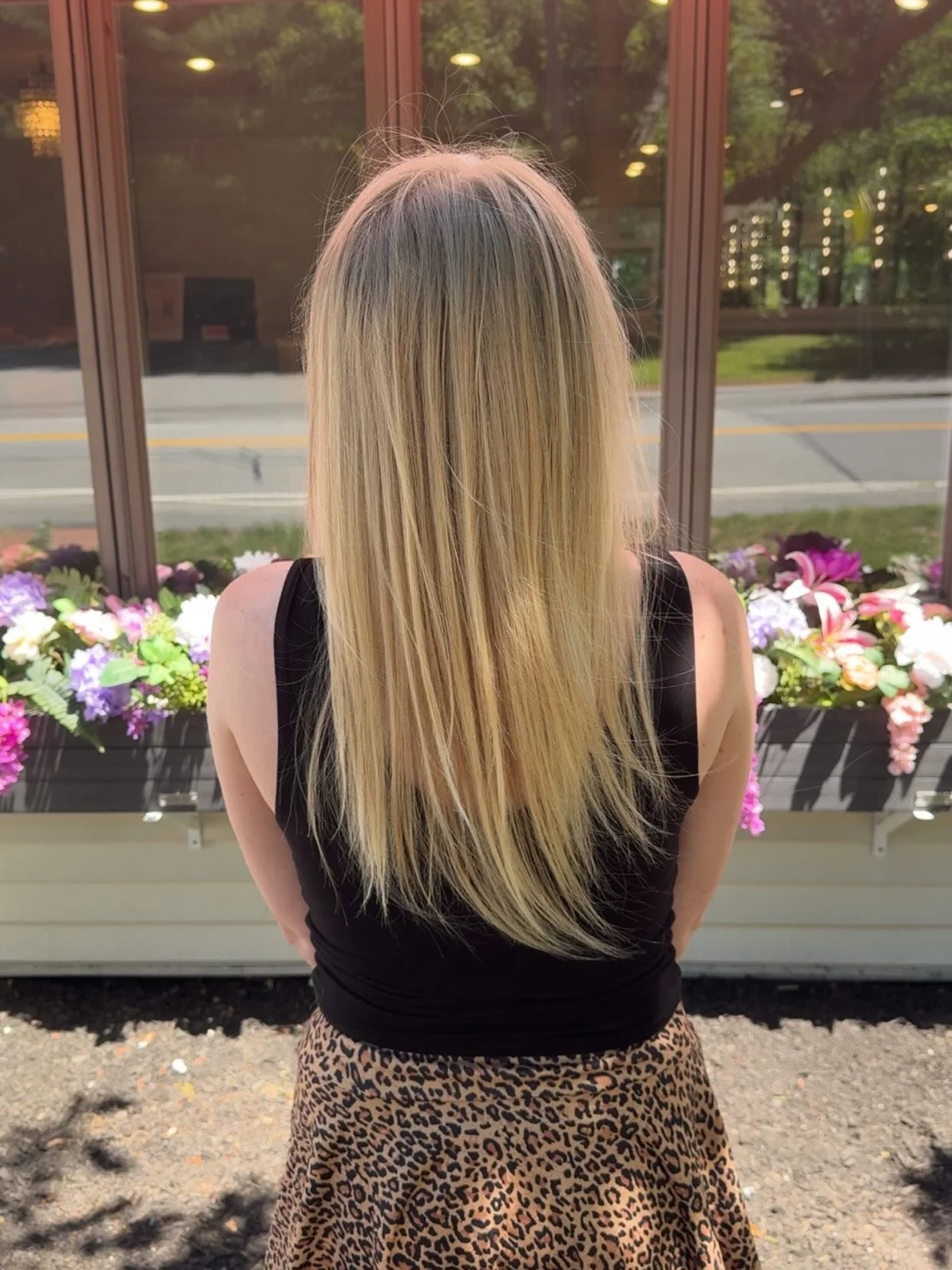 ✨ Transformation Tuesday ✨

From start to stunning. 🤍 Swipe to see this gorgeous transformation done by stylist &amp; owner Emily! Featuring a custom color refresh paired with extensions for added length, fullness, and confidence. ✂️🎨💫

Because gr