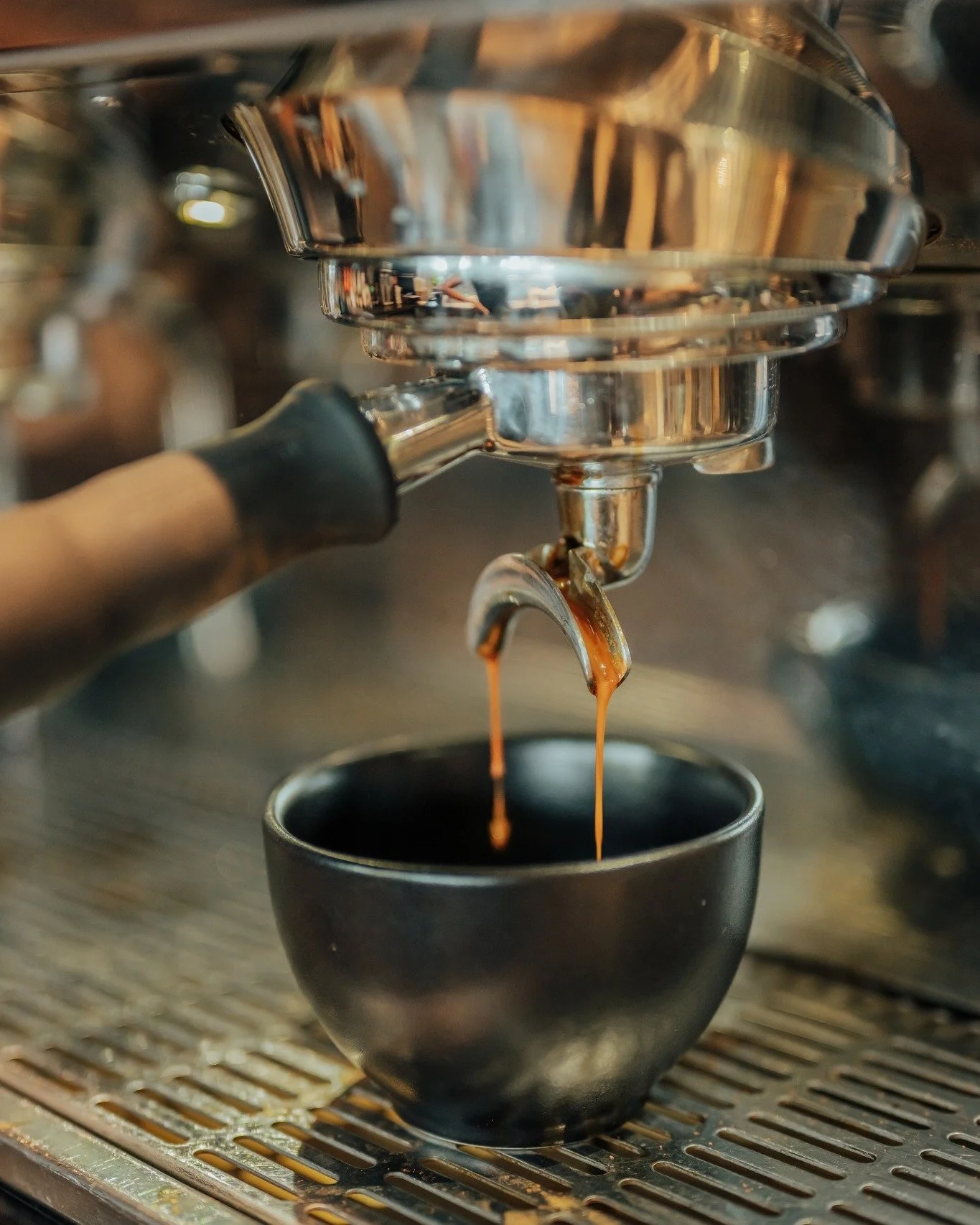 Monday starts here. ☕
Fresh espresso, slow moments, and the aroma of coffee filling the air at 𝐂𝐚𝐟𝐞́ 𝐋𝐔𝐗* 𝐑𝐢𝐬𝐞𝐫𝐯𝐚.

#cafeluxriserva #tribecamall #mauritius