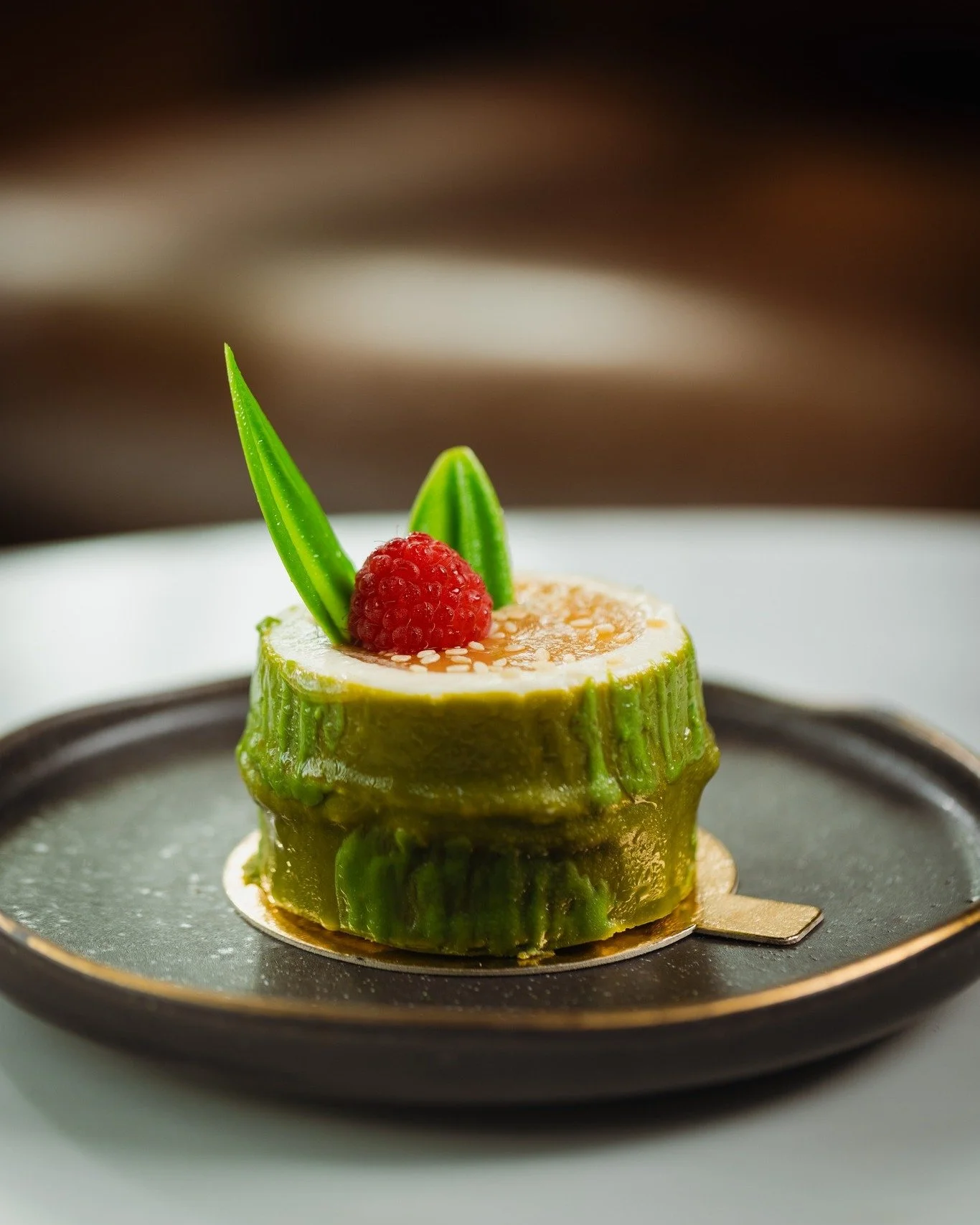 Meet the 𝐘𝐮𝐳𝐮 𝐁𝐚𝐦𝐛𝐨𝐨 𝐒𝐡𝐨𝐨𝐭 🍋🌿
A little burst of citrus, a little sweetness, and a whole lot of finesse.

#CafeLUXRiserva #TribecaMall #Mauritius