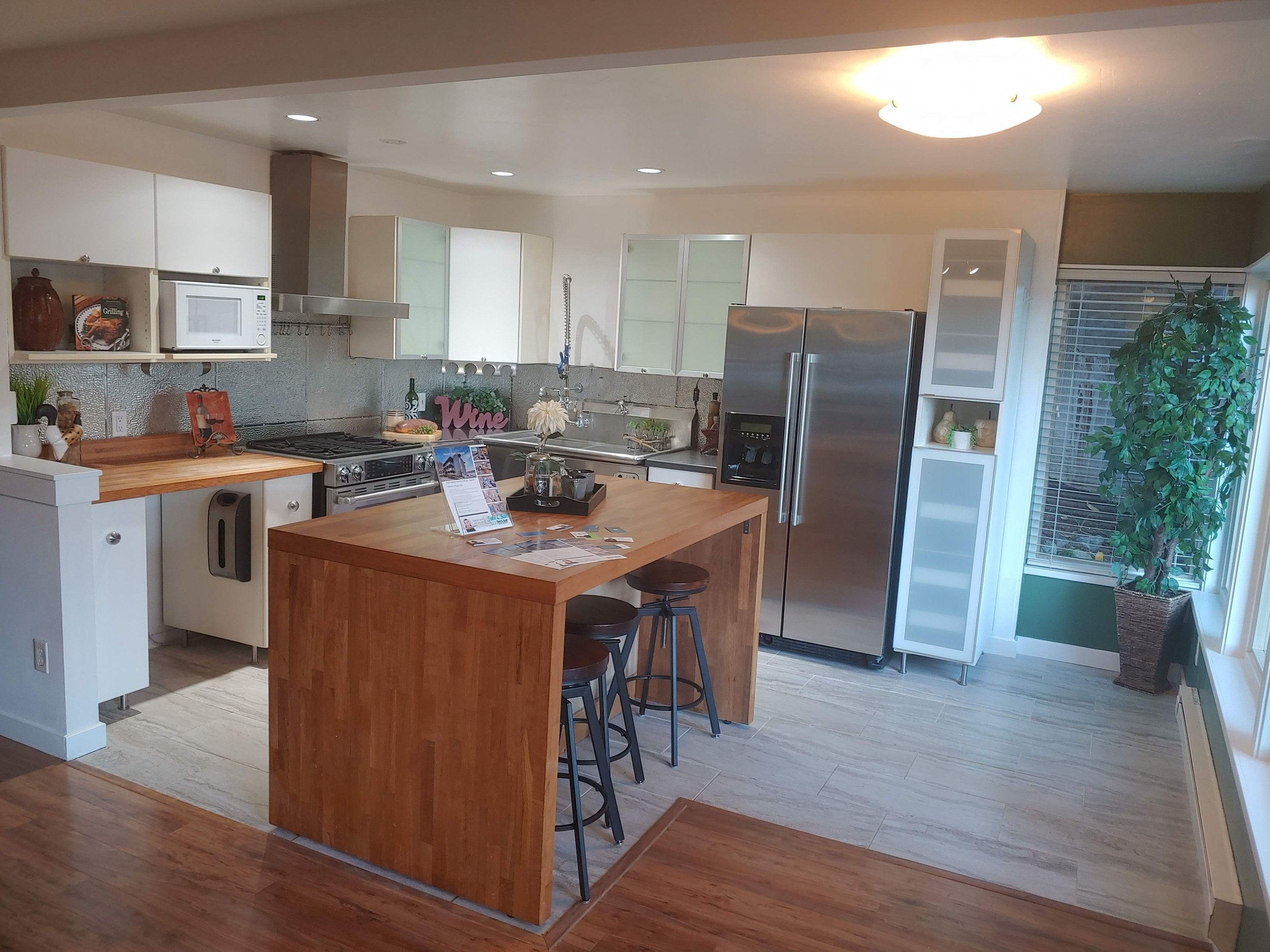 There are lots of fun ways to modernize your kitchen.