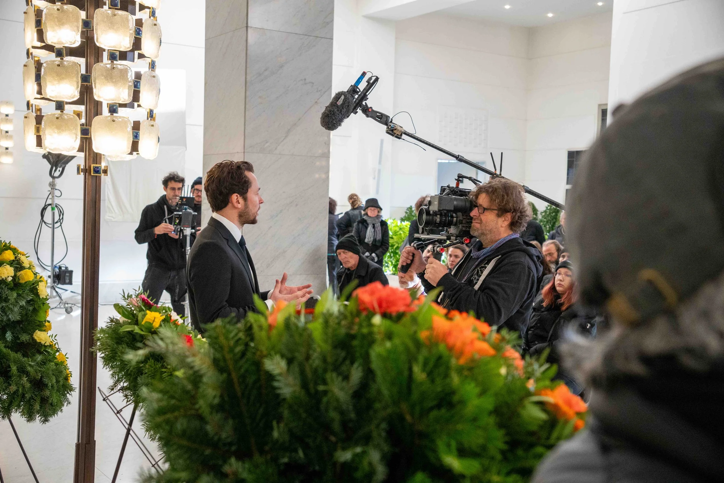 thumb_Sterben_für_Anfänger_21_Setfoto_Begräbnis.jpg